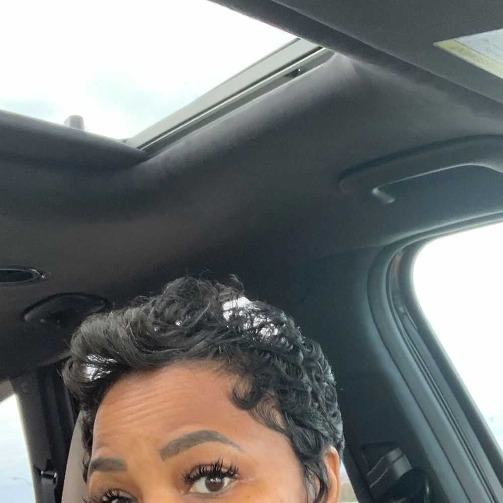 Meet your Posher, Larissa